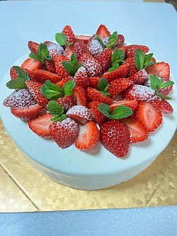 苺のホールケーキ