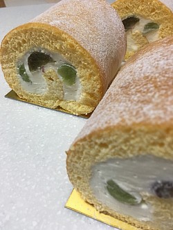 ブドウのロールケーキ