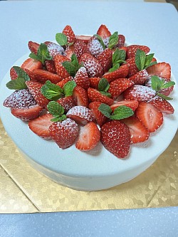 季節のホールケーキ